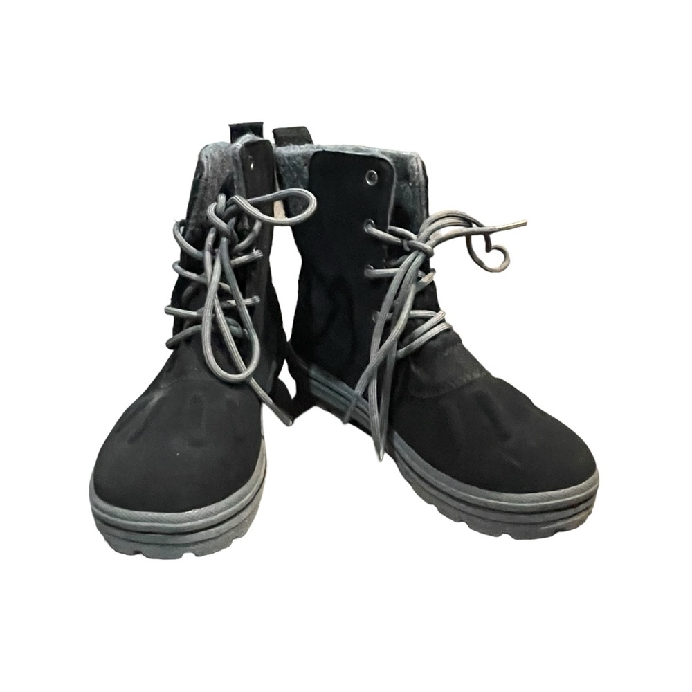 Rugged Outback Black with Gray Lace up boots‎